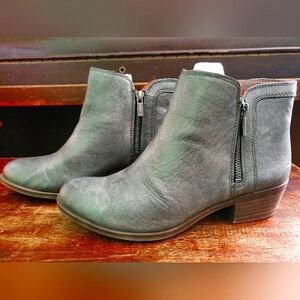 Lucky Brand Women's Silver Metallic Ankle Booties💕💙